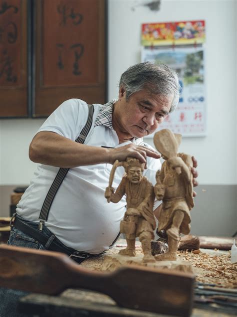 台灣木雕大師排名|鹿港木雕師李秉圭 獲「人間國寶」雙認證